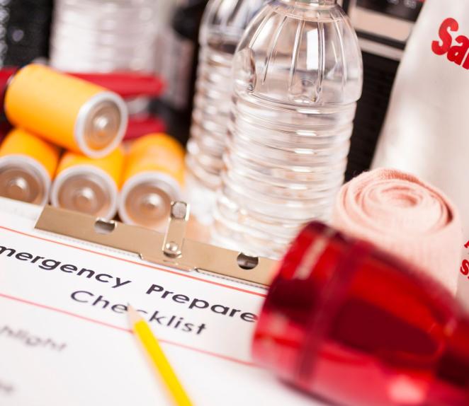 emergency preparedness items and checklist
