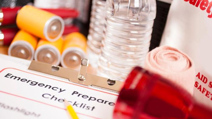 emergency preparedness items and checklist