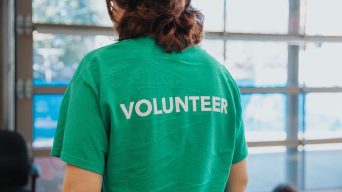 Person wearing a Volunteer t-shirt