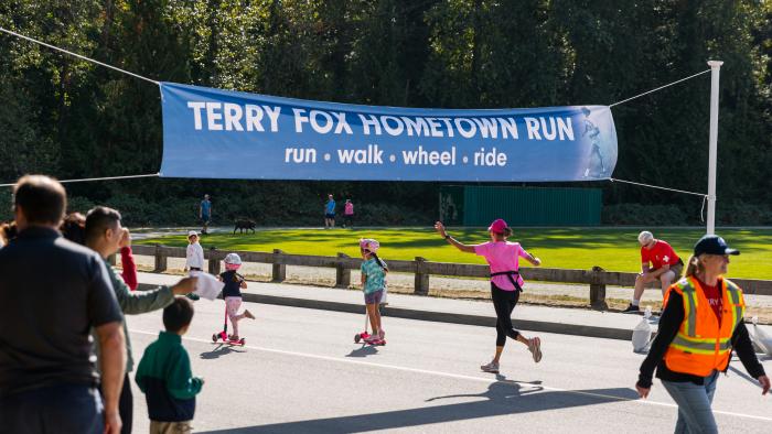 crowd at Terry Fox Hometown Run