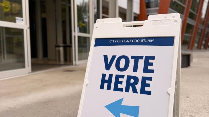 Vote HEre sign