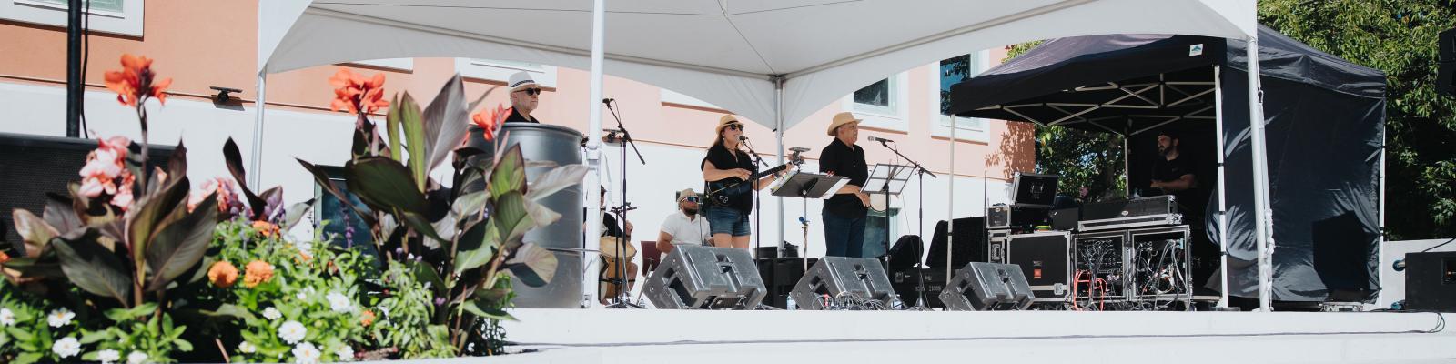 music performers on leigh square stage