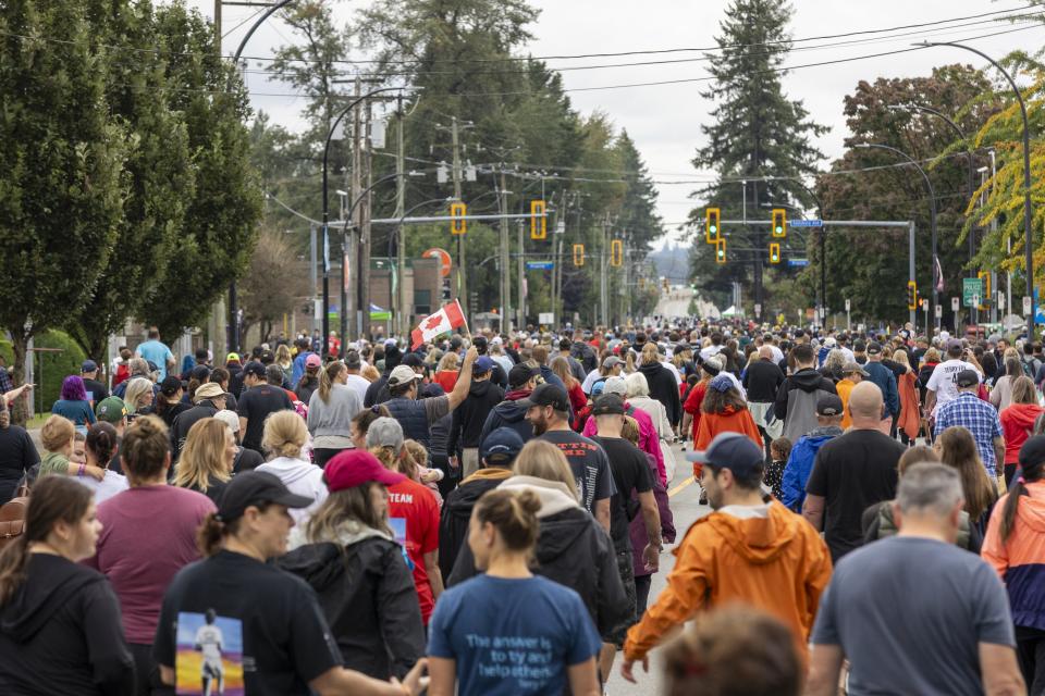 crowd on Coast Meridian Road participating in Terry Fox Run