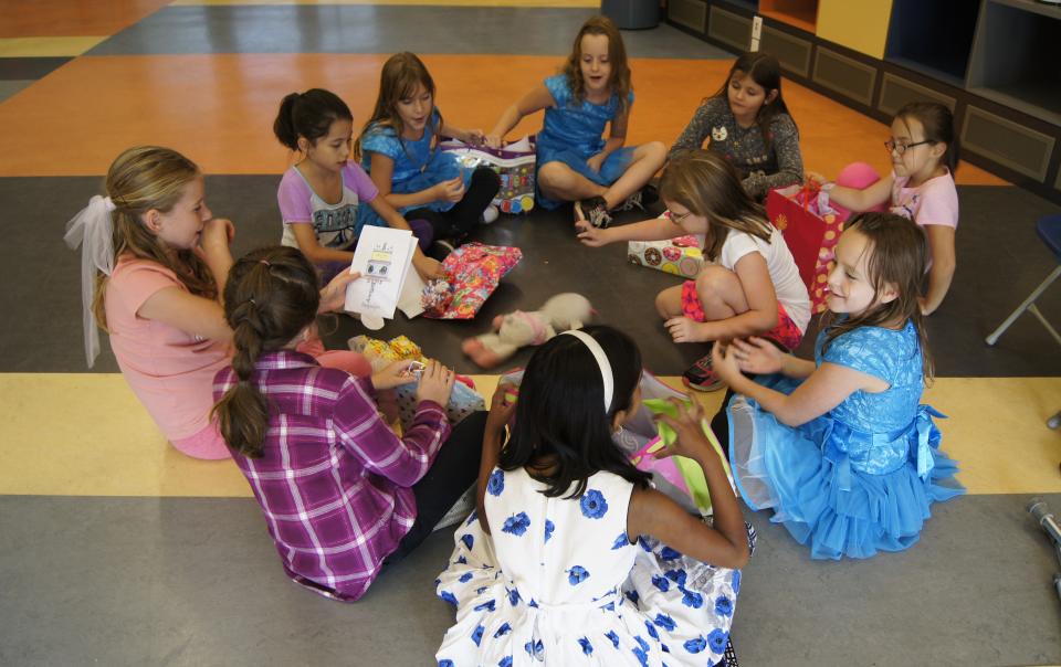 group at kids Arts Birthday Party