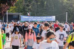 crowd at the start line of the terry fox run